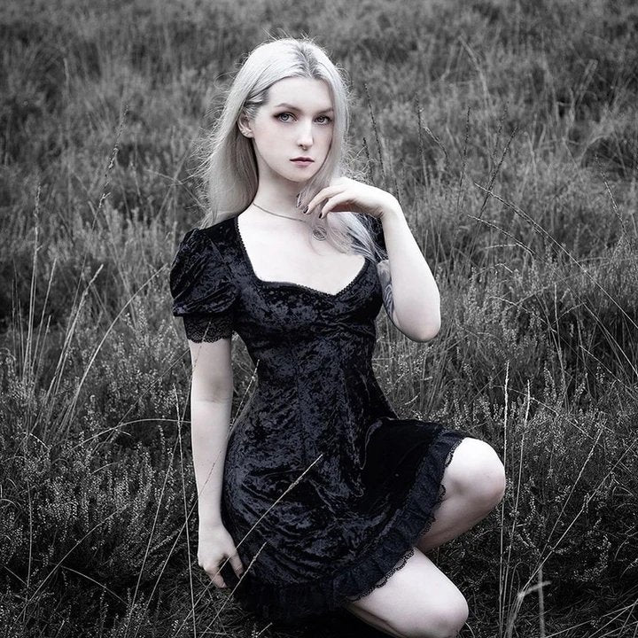 Elegant Gothic Dress - Image 3