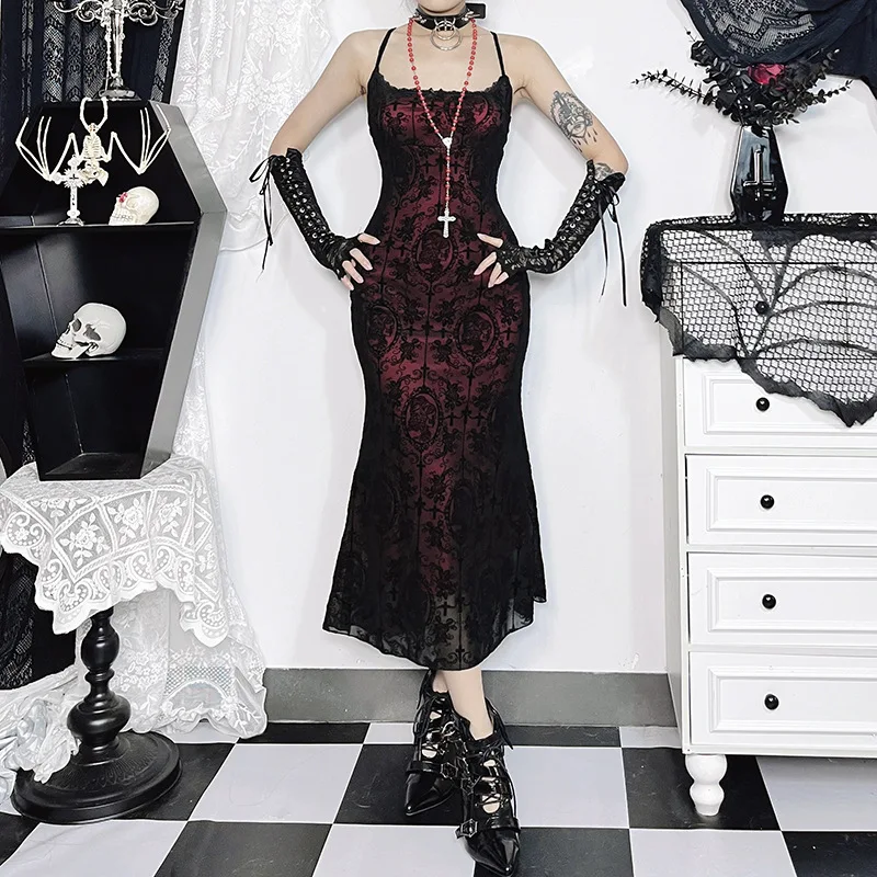 Elegant Gothic Dress - Image 2