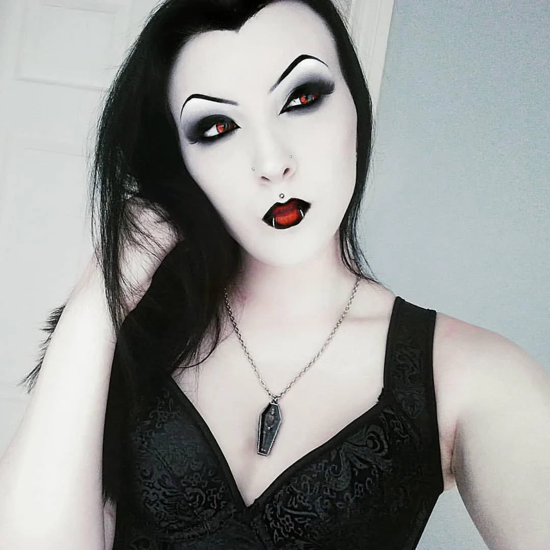 Gothic Vampire Corset - Image 5