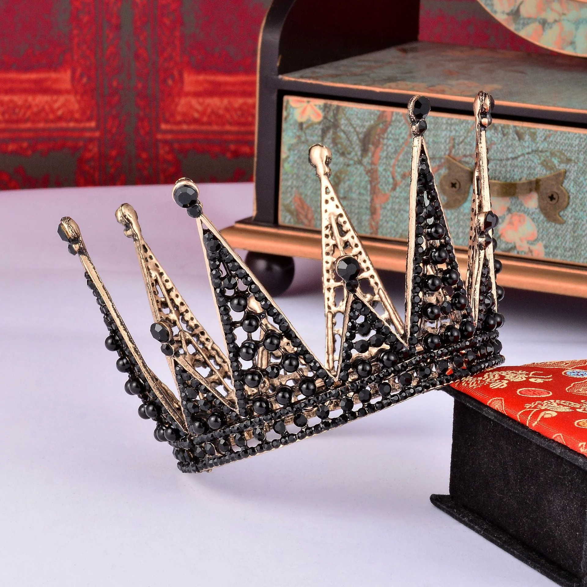 The Black Queen Mini Crown - Image 5