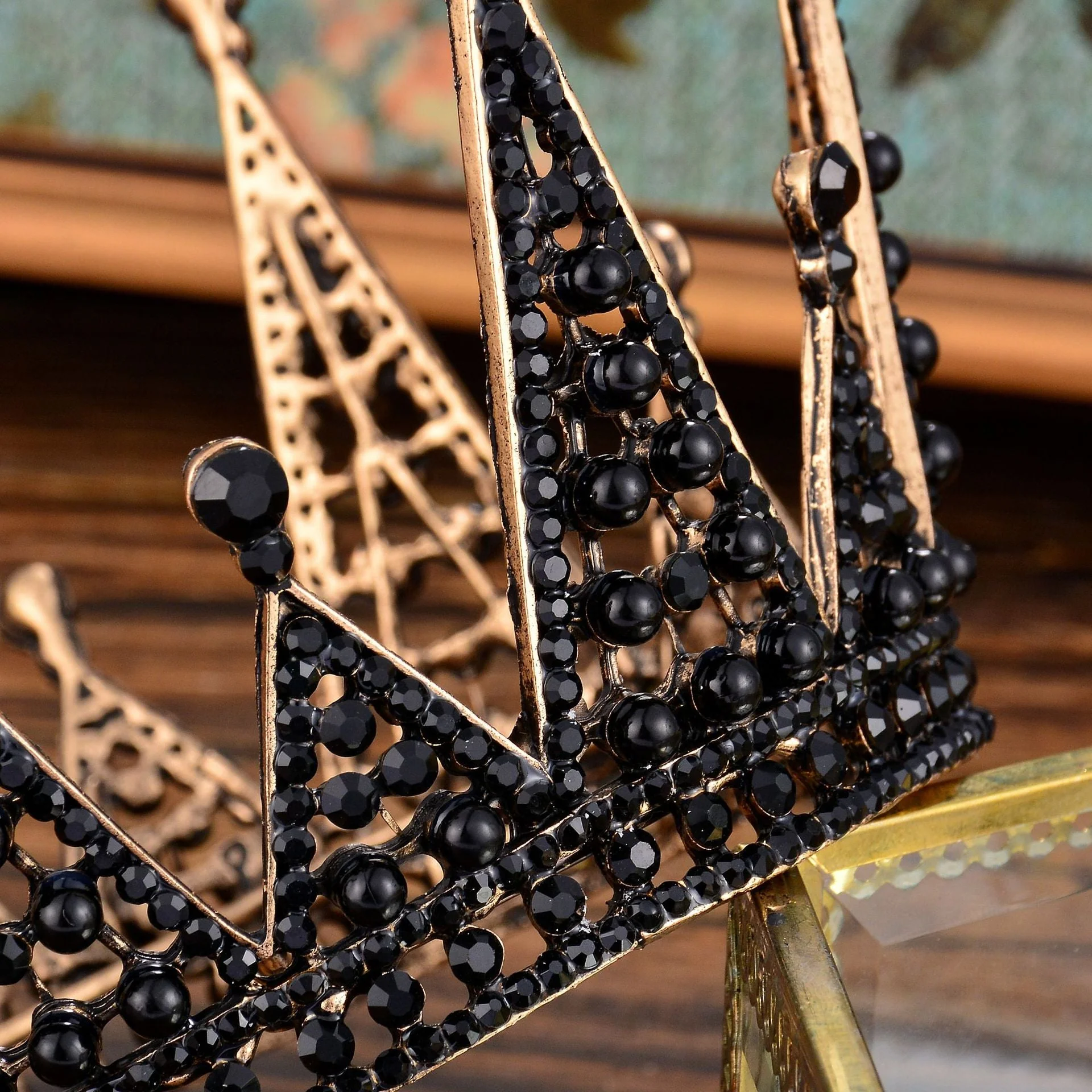 The Black Queen Mini Crown - Image 7