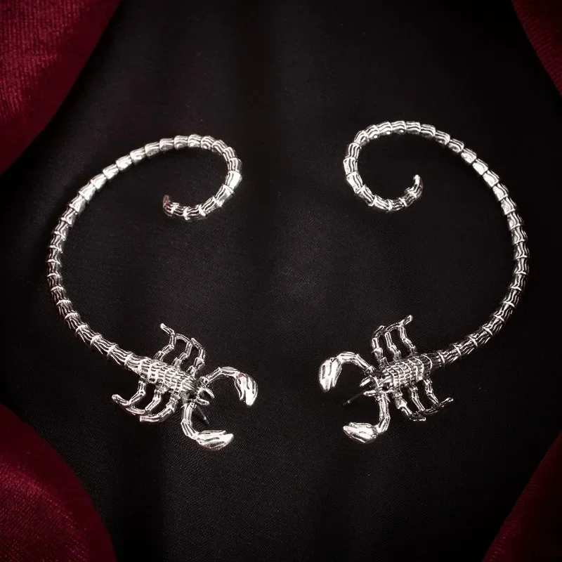 Unisex Scorpion Ear Clip - Image 3