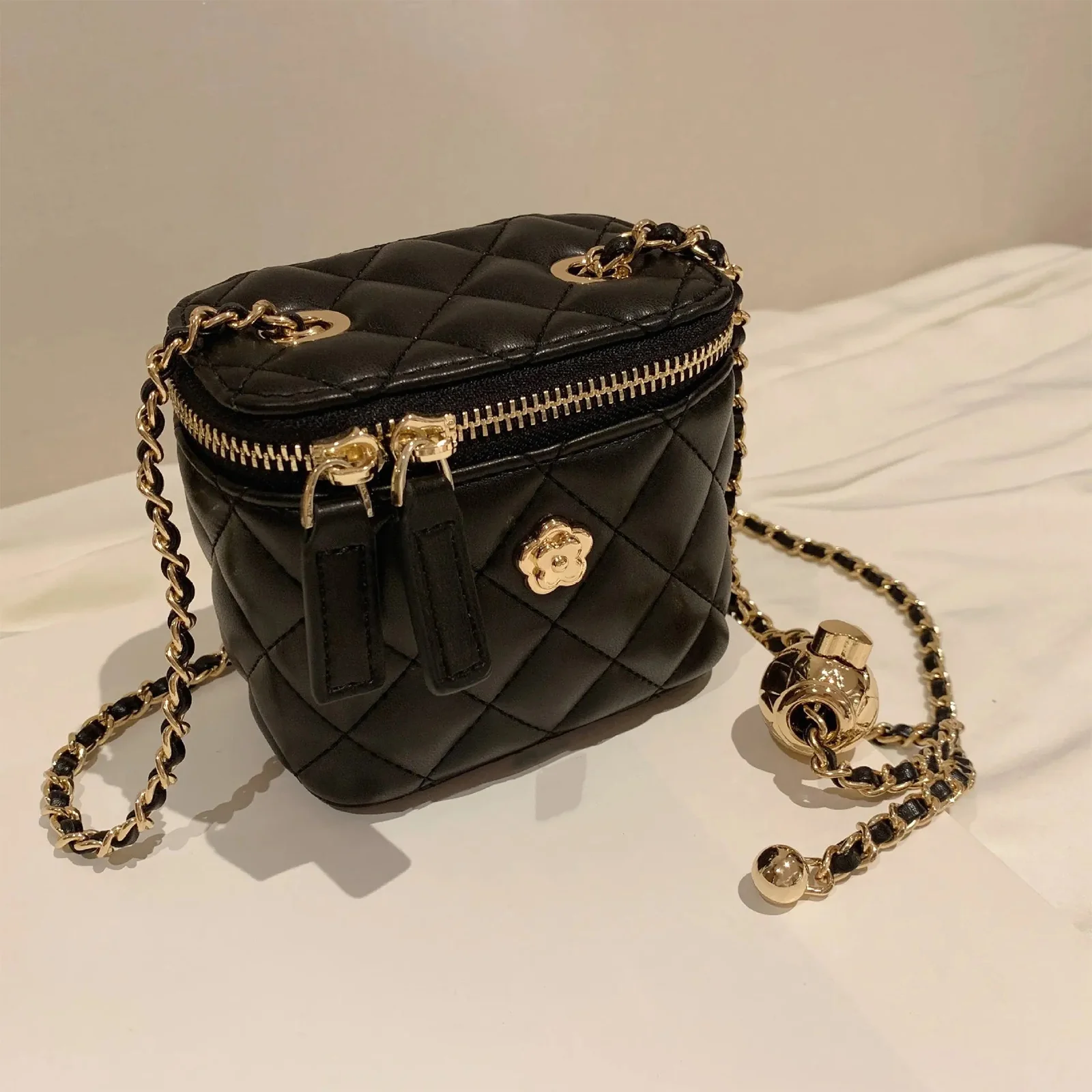 Women's Elegant Purse - Image 2