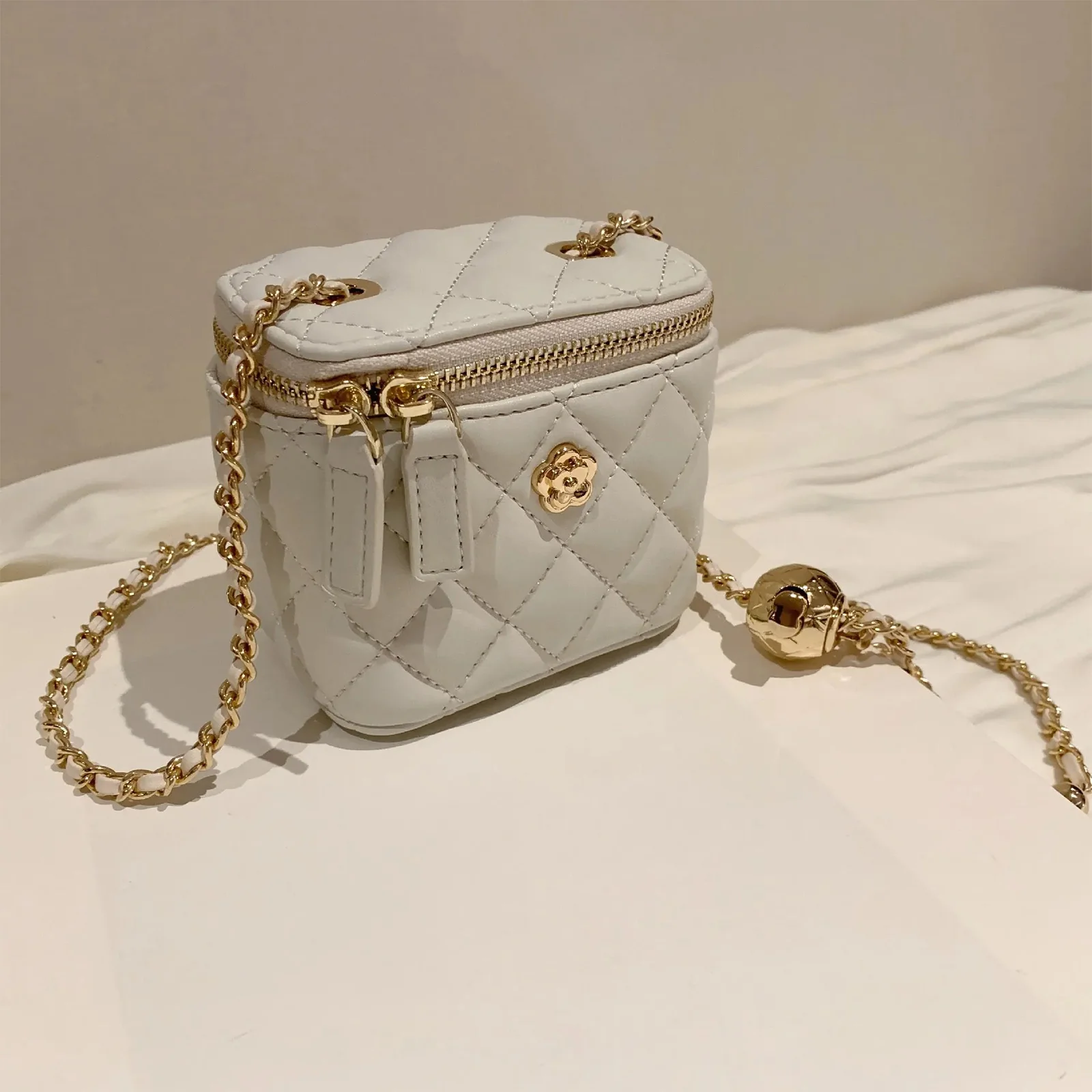 Women's Elegant Purse - Image 3